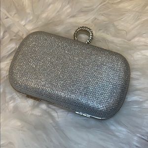 Silver ring clutch